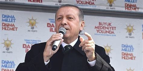 B­a­ş­b­a­k­a­n­ ­E­r­d­o­ğ­a­n­­ı­n­ ­F­o­t­o­ğ­r­a­f­ı­n­ı­ ­Ç­e­k­e­n­ ­Z­a­m­a­n­ ­M­u­h­a­b­i­r­i­n­e­ ­G­ö­z­a­l­t­ı­